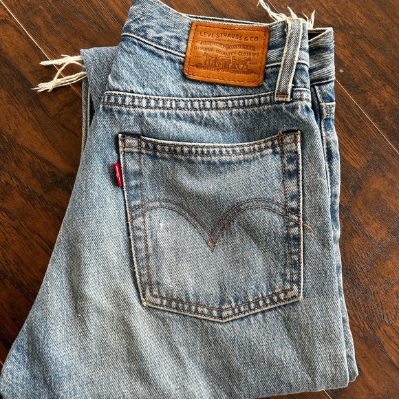 Distressed Levi wedgie - Picture 2 of 2